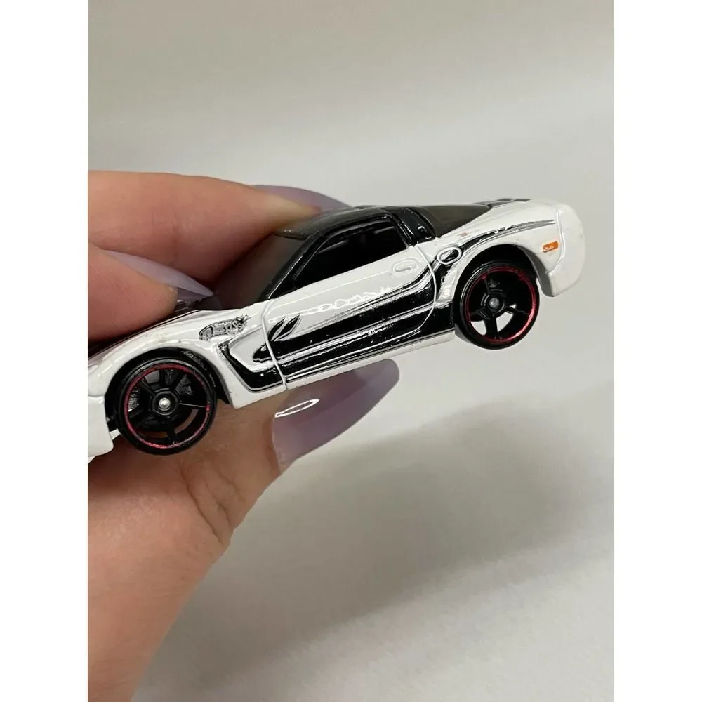 Hot Wheels 97 Chevrolet White Black Bunny Stripe 2010 Easter Pack Target RARE